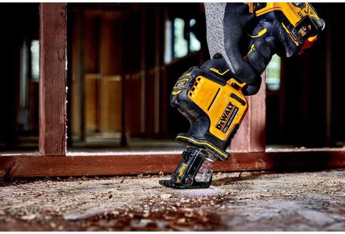 DEWALT DCS369 20V MAX* Sega a  - Reciprocating Saw Cordless recensione e prezzo